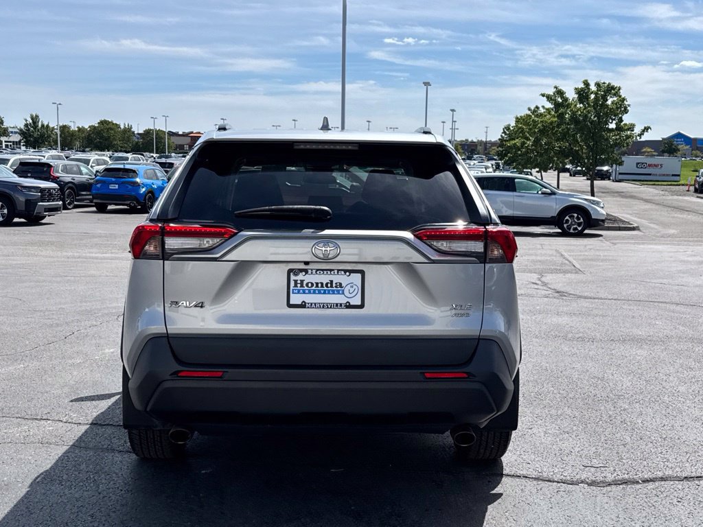 Used 2020 Toyota RAV4 XLE w/ Convenience Package AWD/4WD image 6