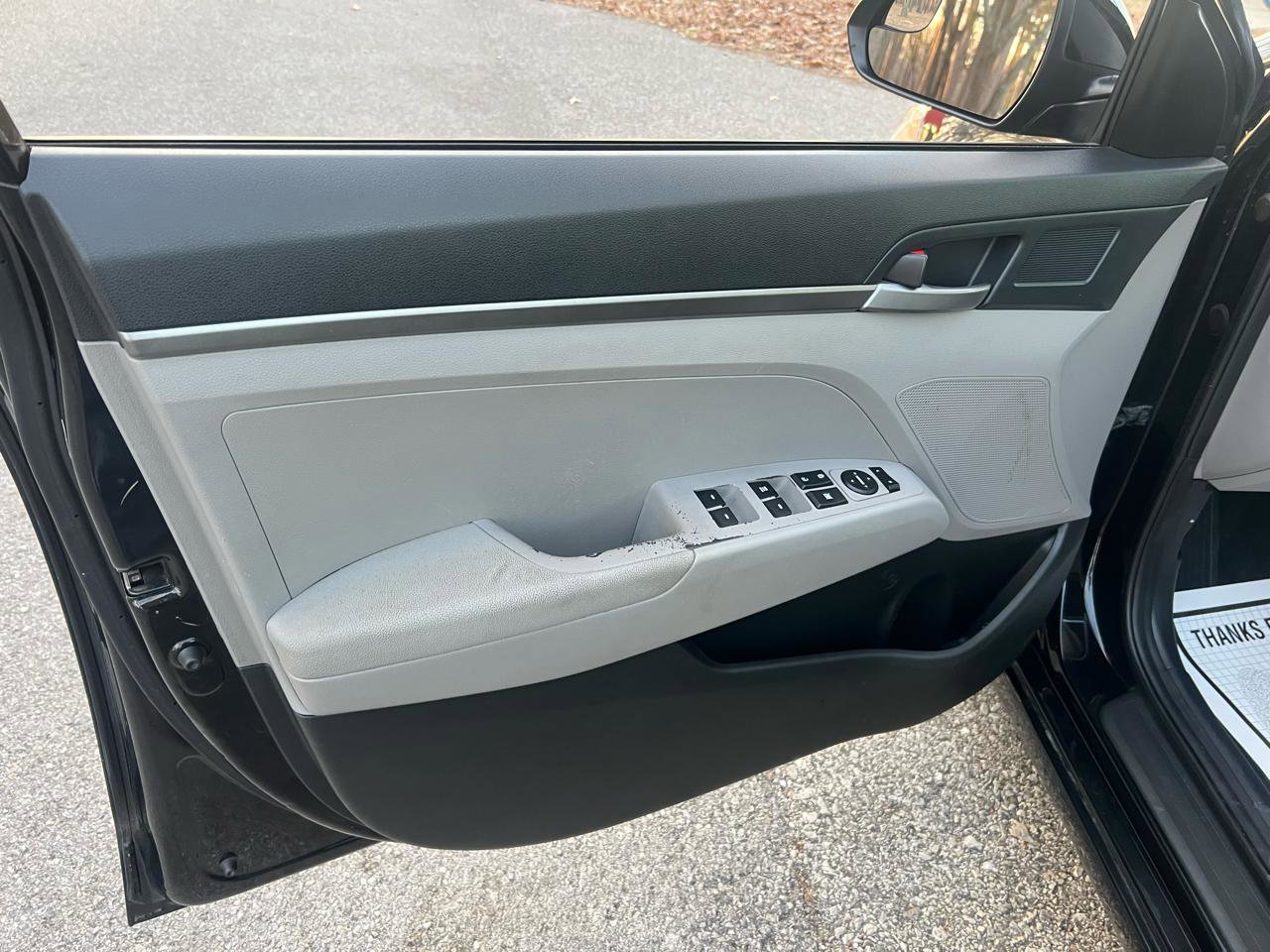 Used 2018 Hyundai Elantra SE image 29