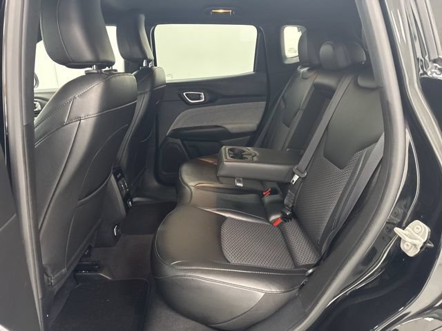 Used 2024 Jeep Compass Latitude AWD/4WD image 23