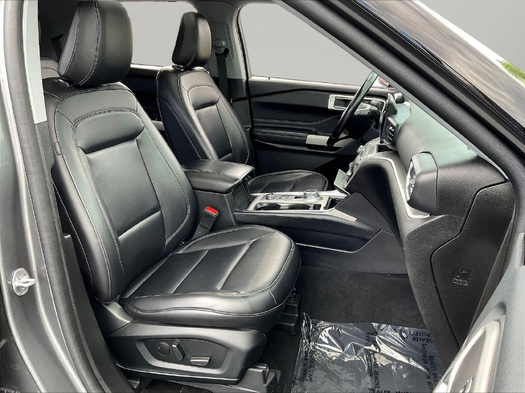 Used 2023 Ford Explorer XLT w/ Equipment Group 202A AWD/4WD image 35