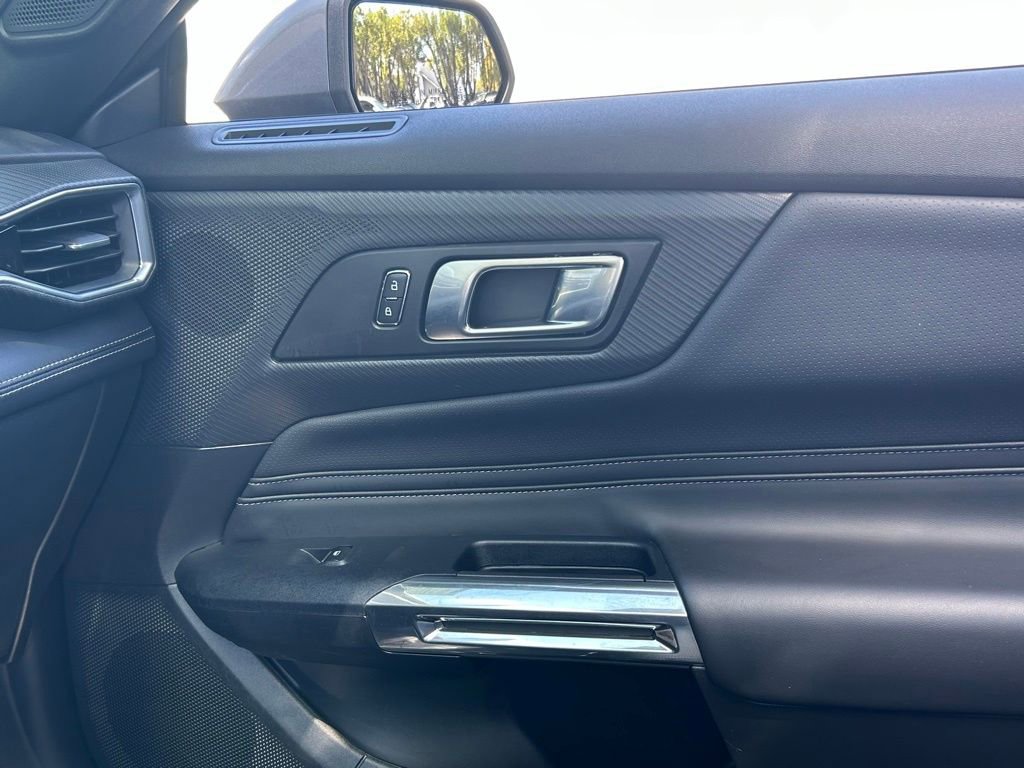 Used 2025 Ford Mustang Premium image 31