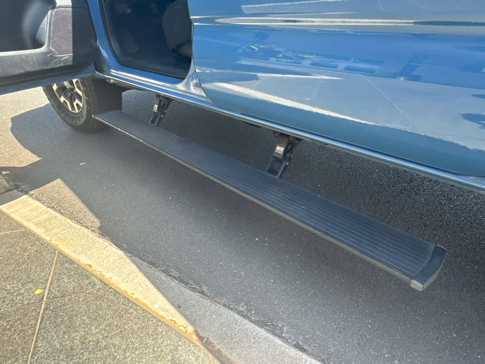 Used 2019 Toyota Tacoma TRD Off-Road AWD/4WD image 10