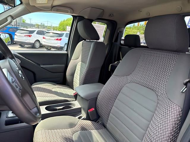 Used 2016 Nissan Frontier SV w/ SV Value Truck Package AWD/4WD image 17