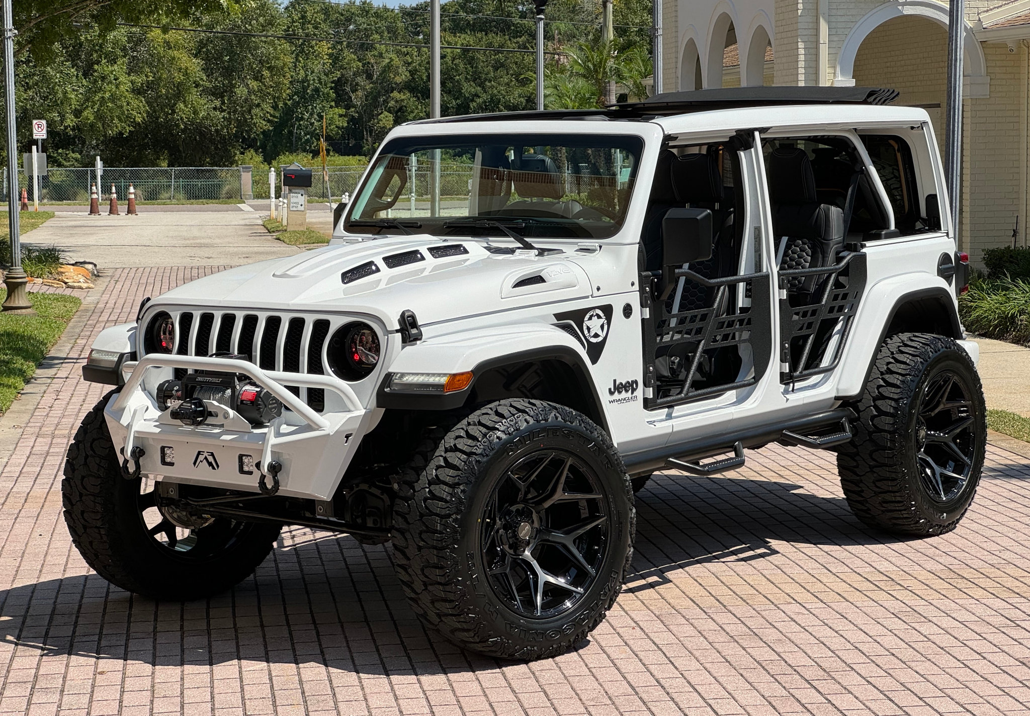 Used 2022 Jeep Wrangler Unlimited Sahara AWD/4WD image 59