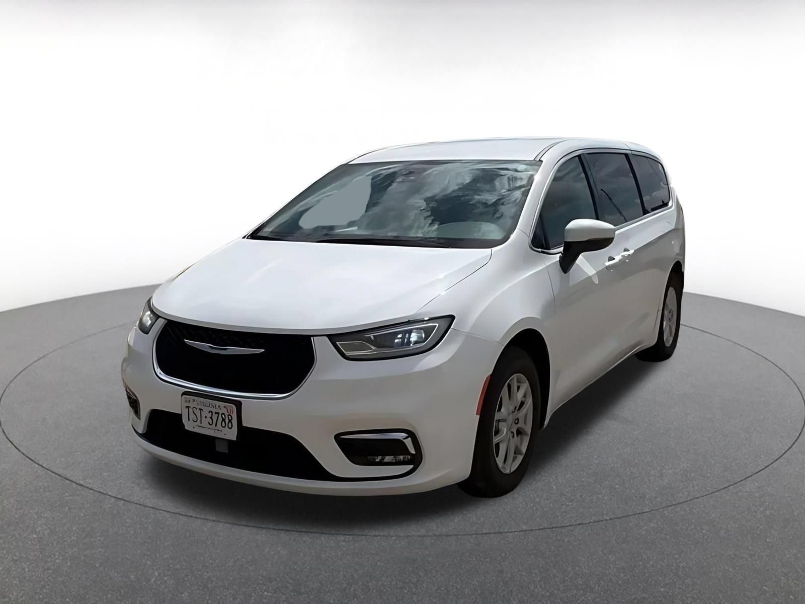 Used 2023 Chrysler Pacifica Touring-L FWD image 7