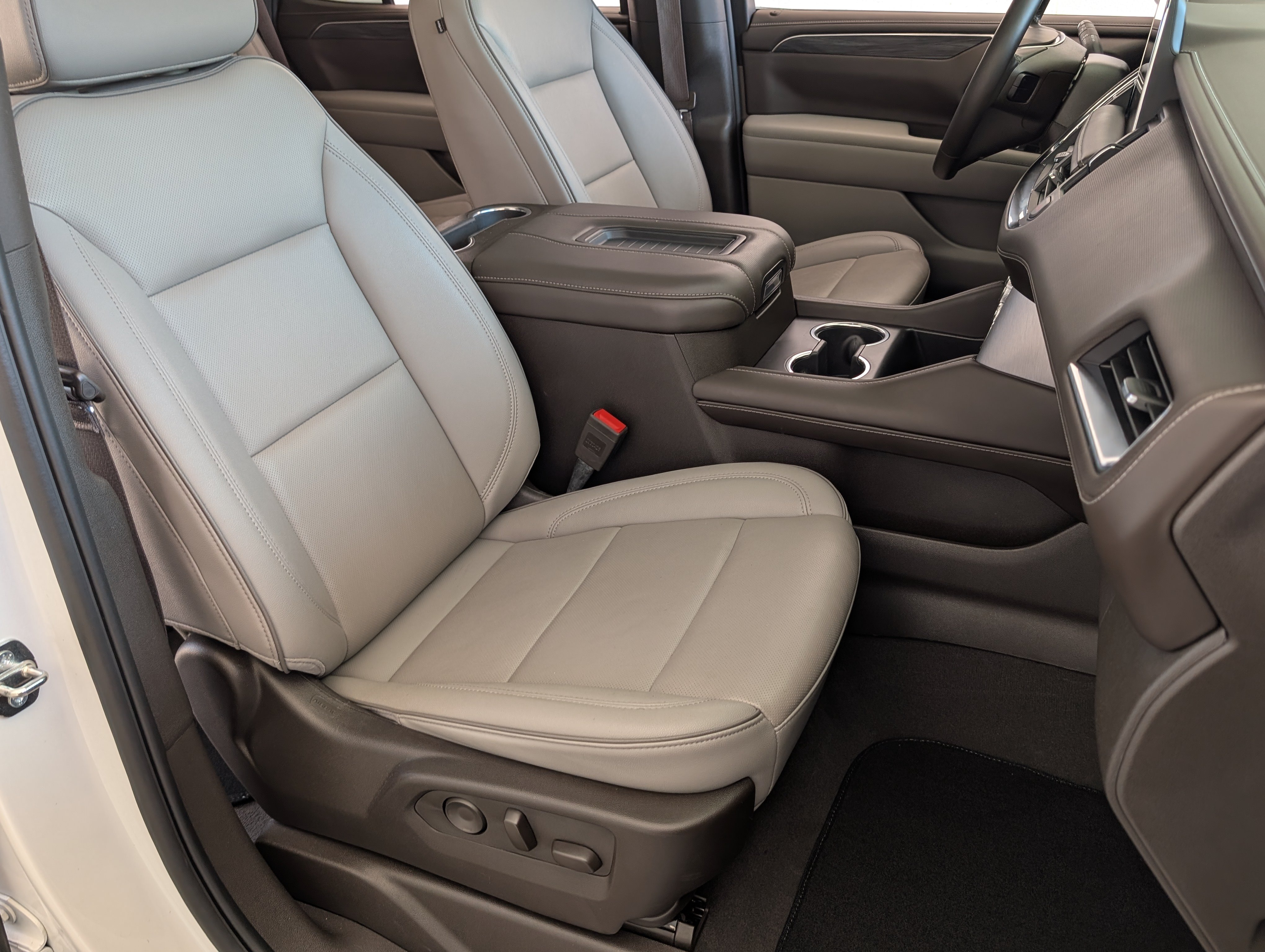 Used 2024 GMC Yukon SLT w/ SLT Premium Package RWD image 25