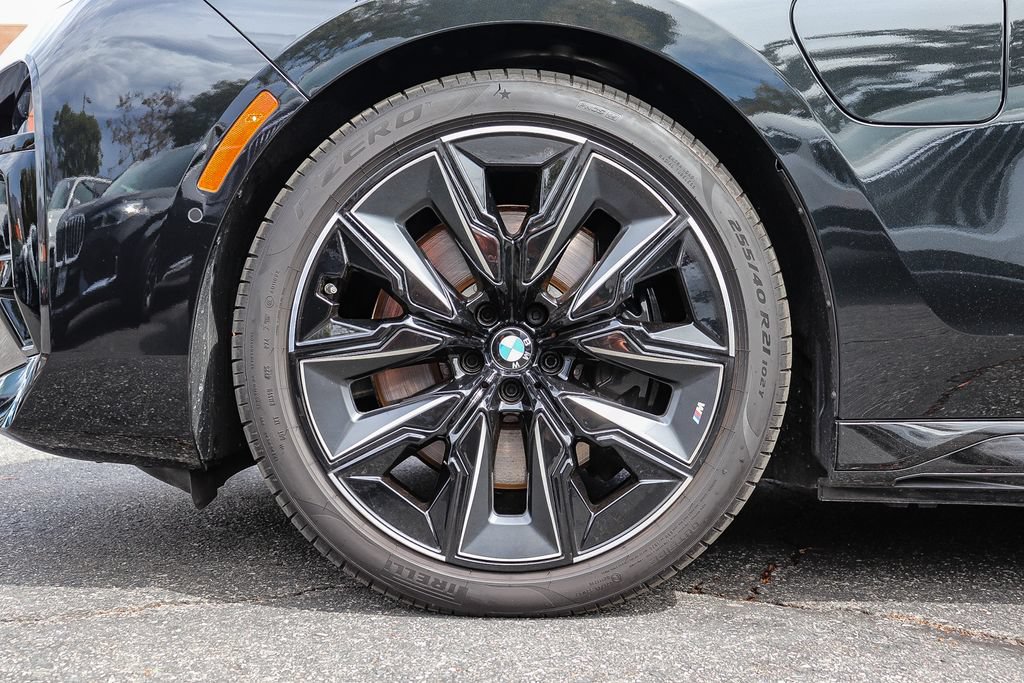 Used 2026 BMW 750e xDrive AWD/4WD image 9