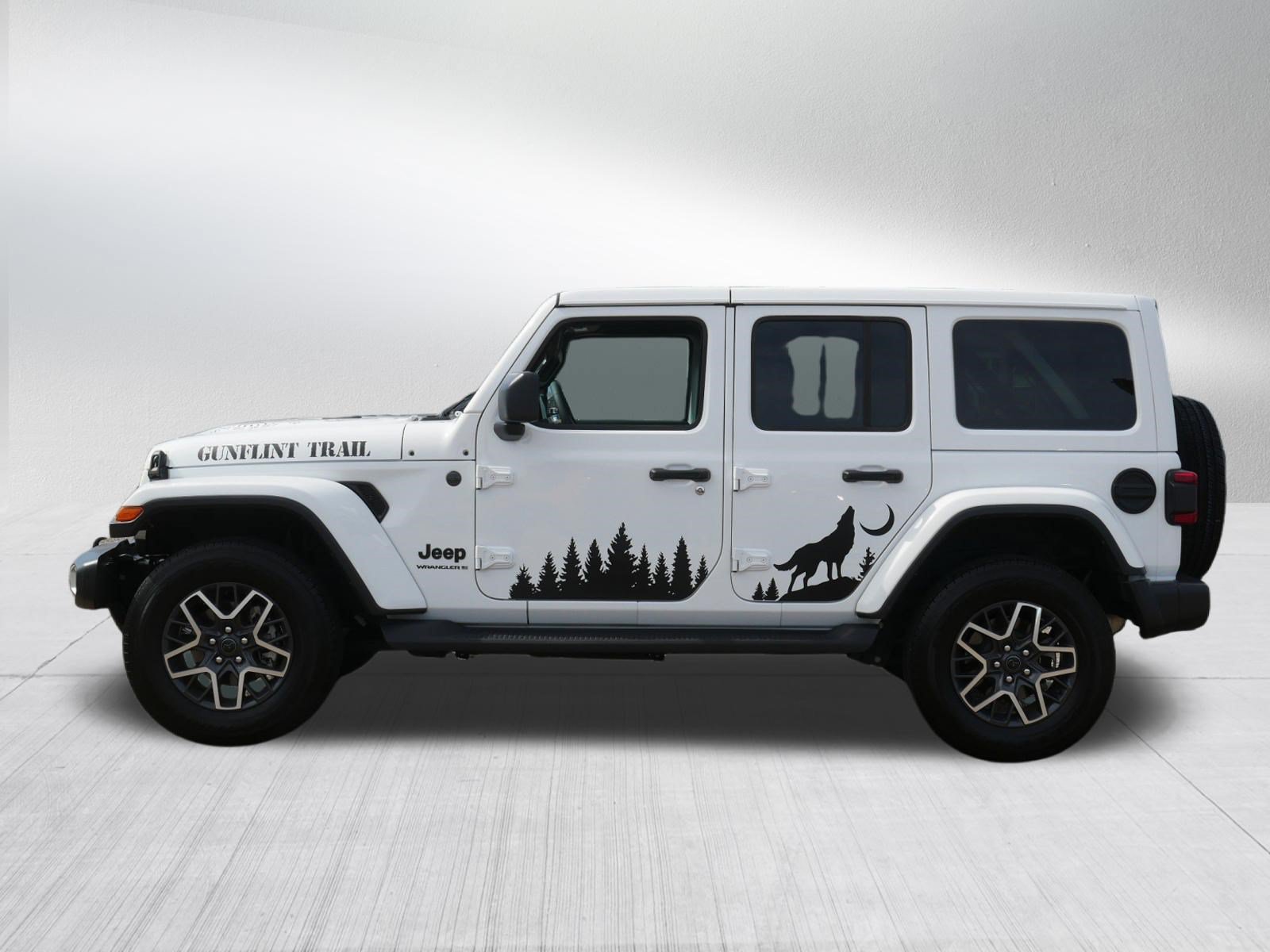 Used 2025 Jeep Wrangler Unlimited Sahara w/ Safety Group AWD/4WD image 4