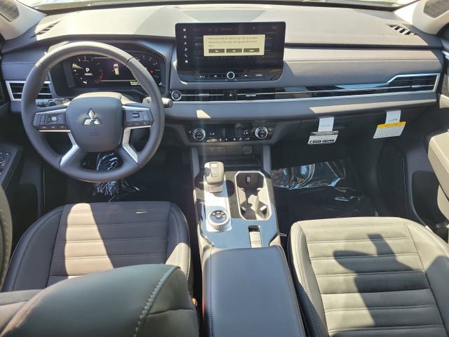 New 2025 Mitsubishi Outlander SE image 14