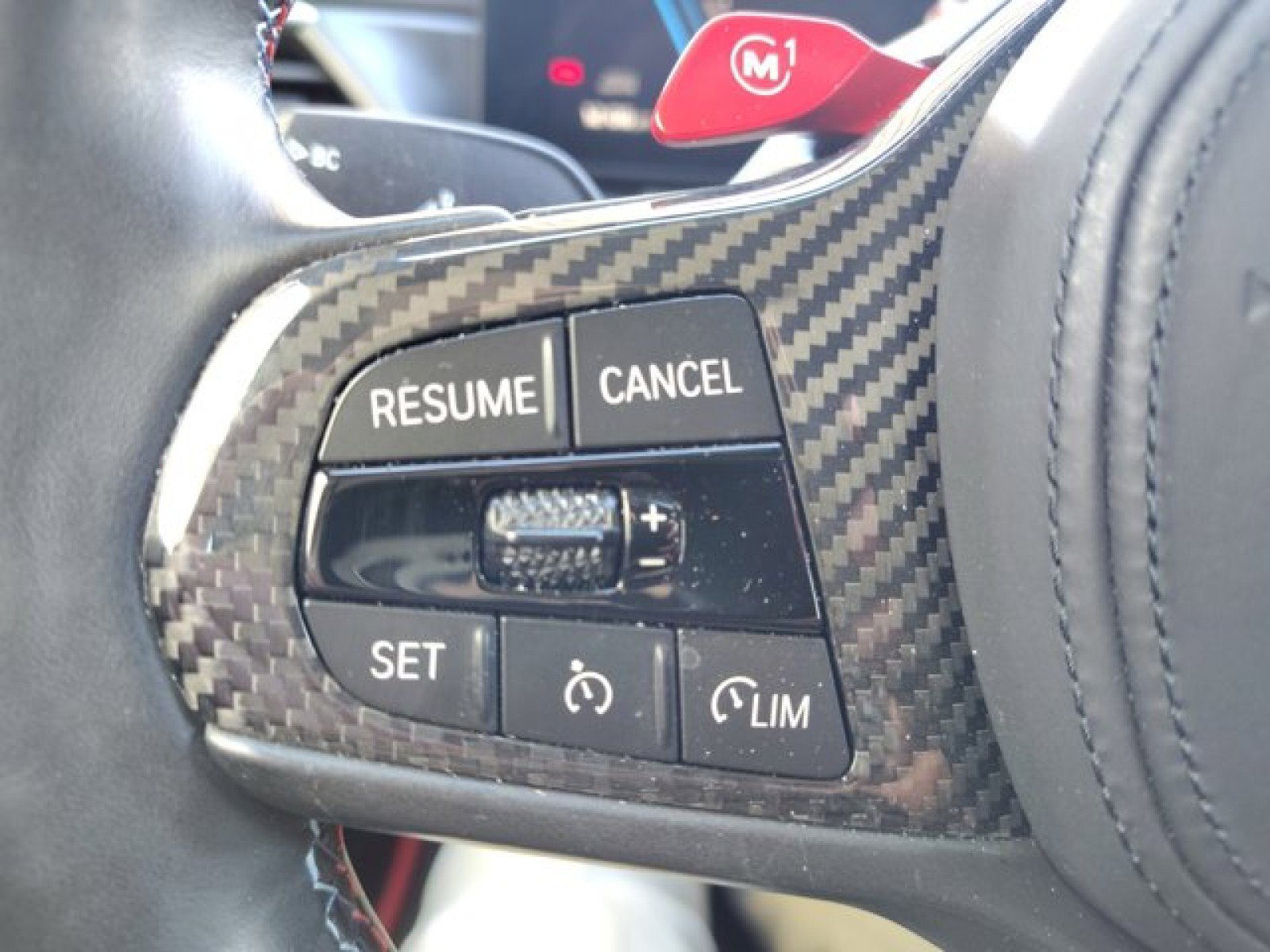 Used 2024 BMW M2 Carbon Roof, Live Cockpit Pro, w/ Lighting Package image 27