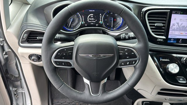 Certified 2024 Chrysler Pacifica Touring-L AWD/4WD image 15
