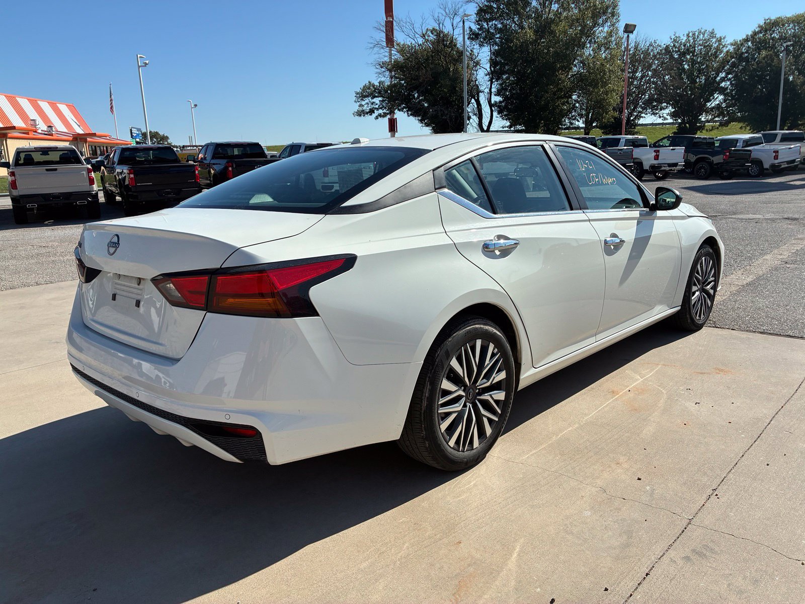 Used 2025 Nissan Altima 2.5 SV FWD image 9