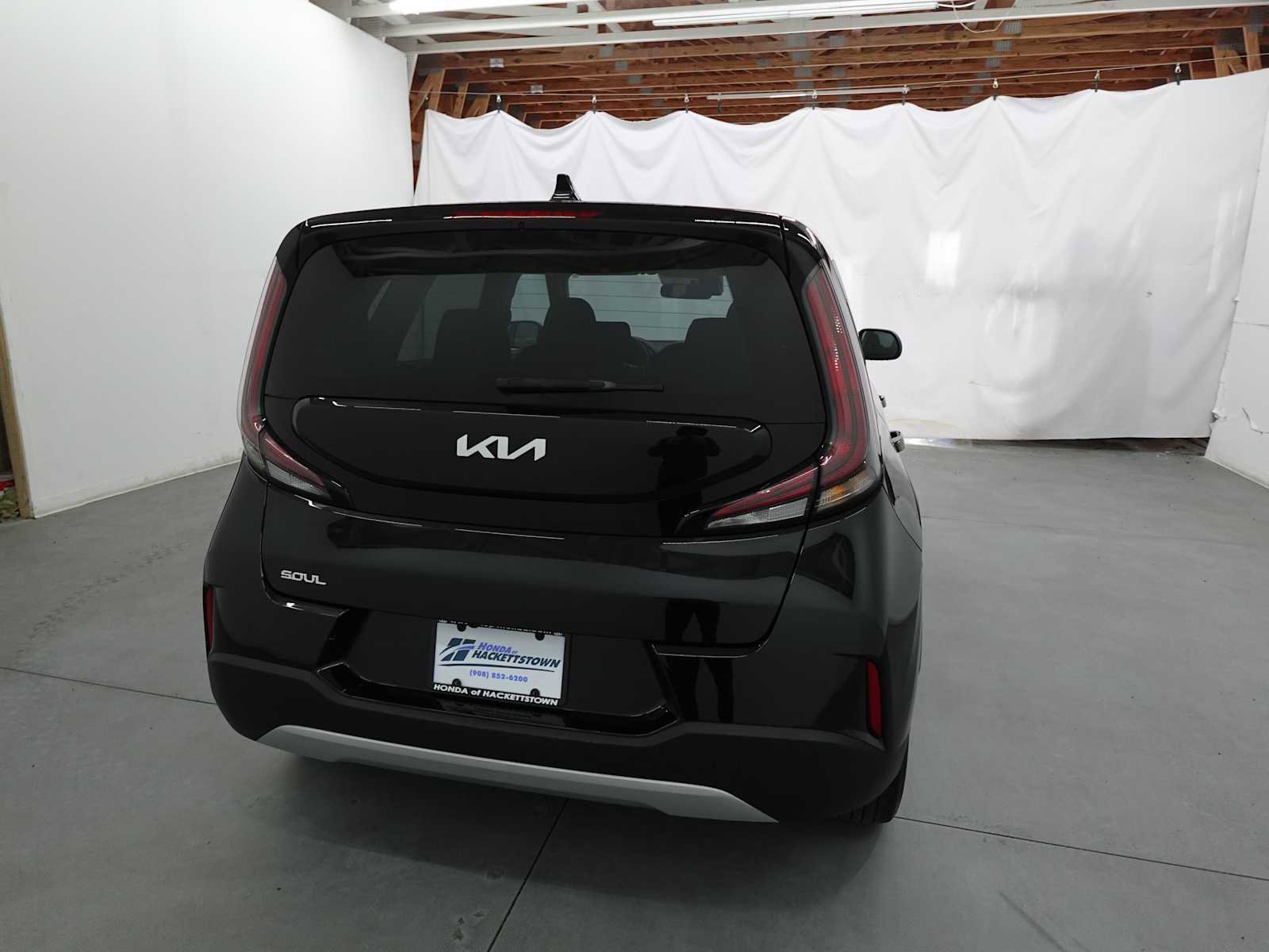 Used 2023 Kia Soul LX FWD image 5