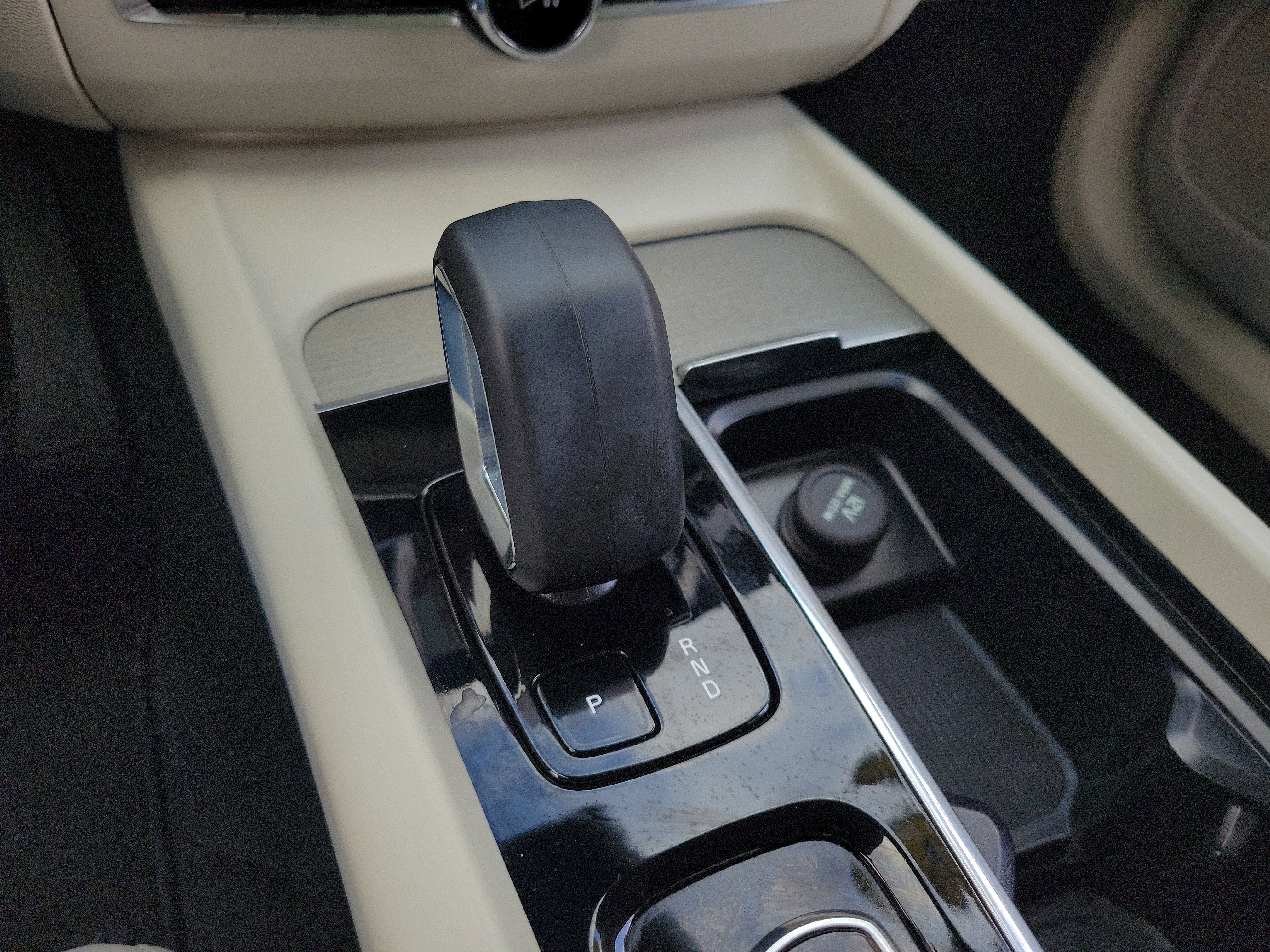 Used 2023 Volvo XC60 B5 Plus w/ Climate Package image 28