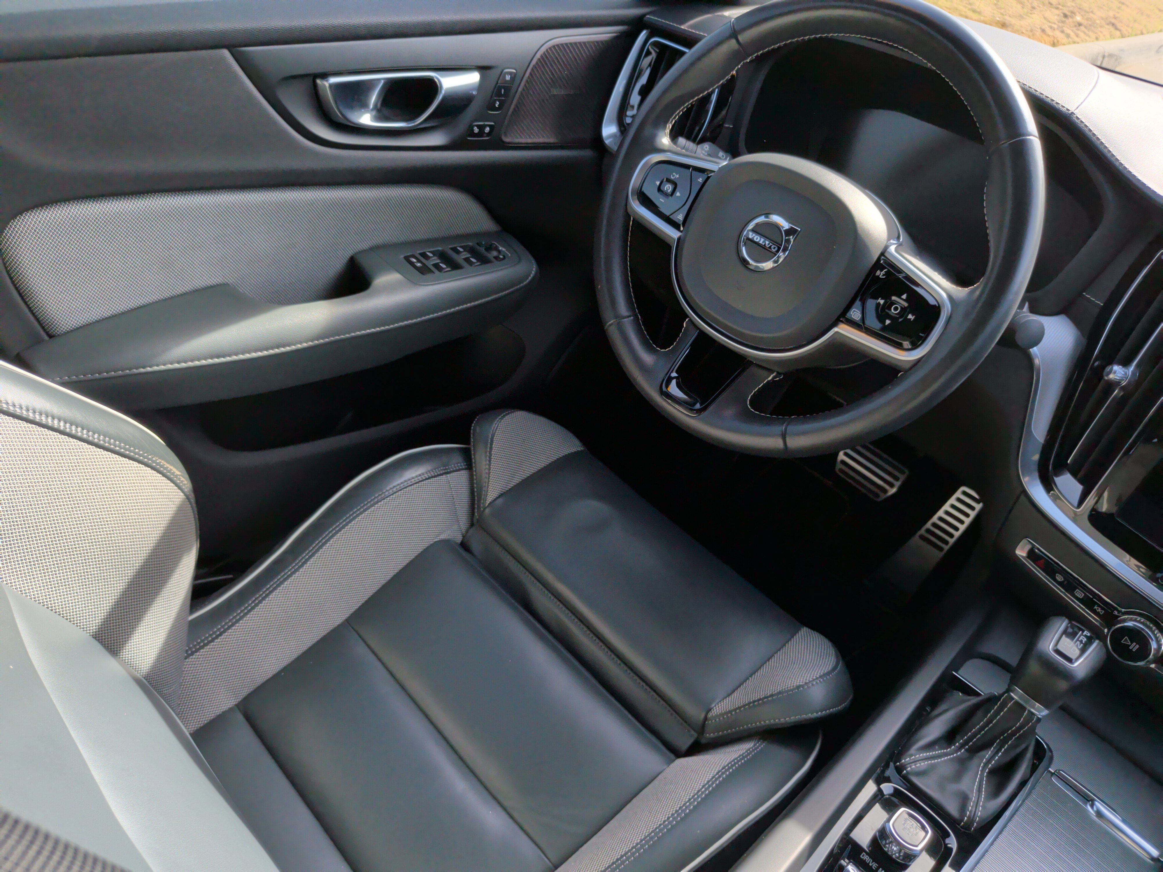 Used 2021 Volvo S60 T5 R-Design image 36