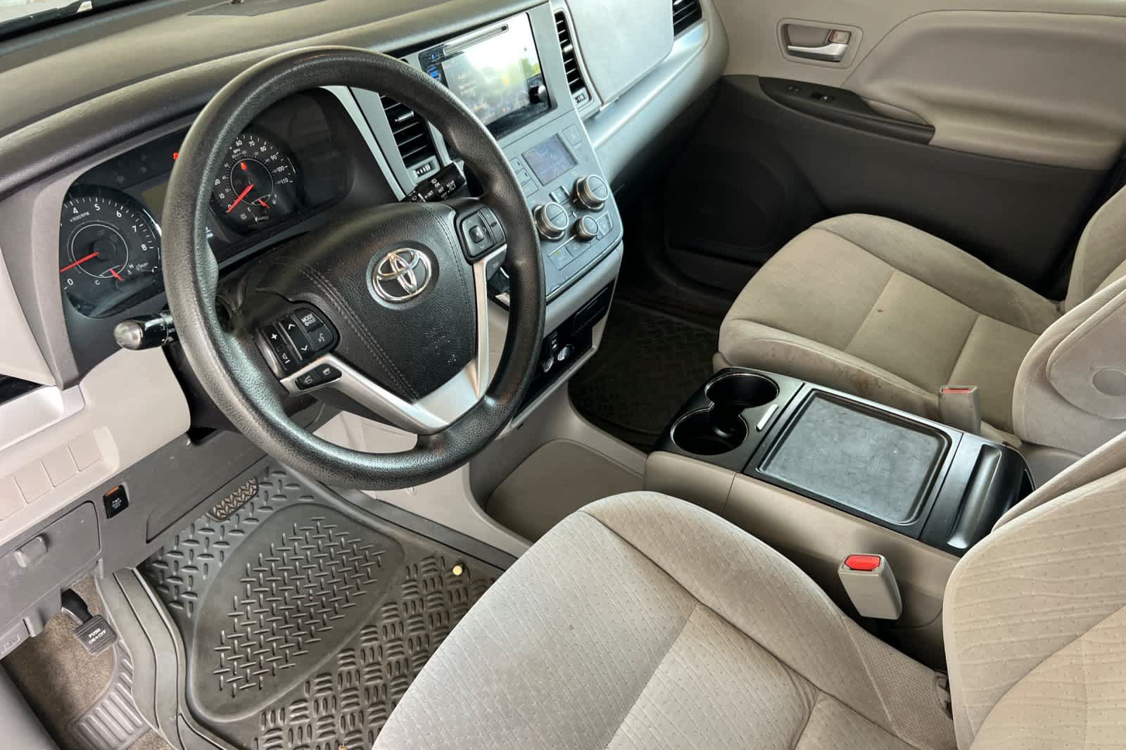 Used 2015 Toyota Sienna LE FWD image 9