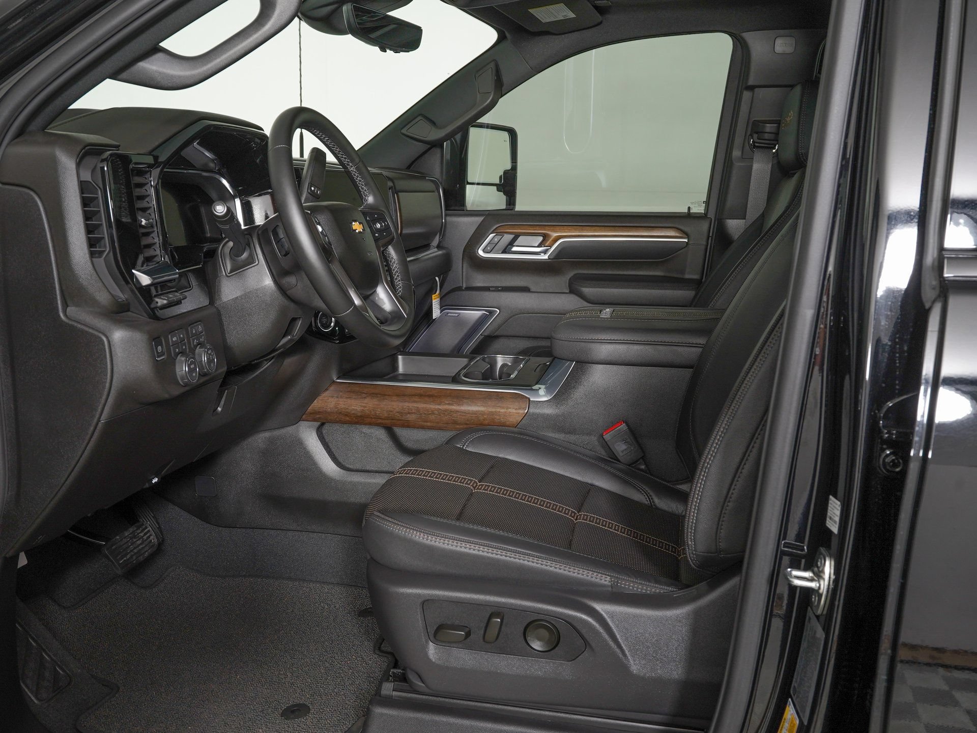Used 2026 Chevrolet Silverado 3500 High Country w/ High Country Premium Package AWD/4WD image 13