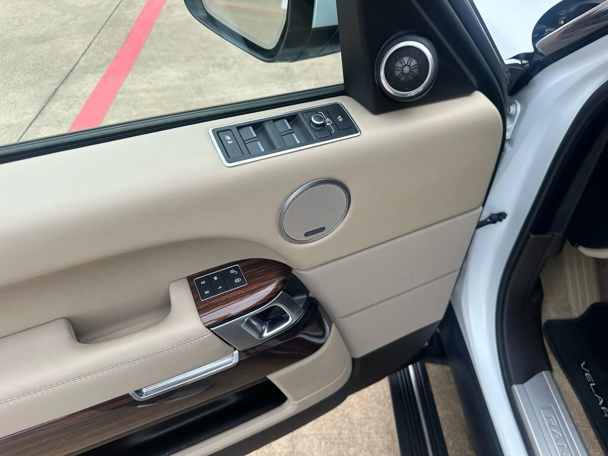 Used 2017 Land Rover Range Rover HSE image 36