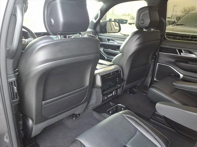 Used 2024 Jeep Wagoneer Series II w/ Flexible Seating Group image 15