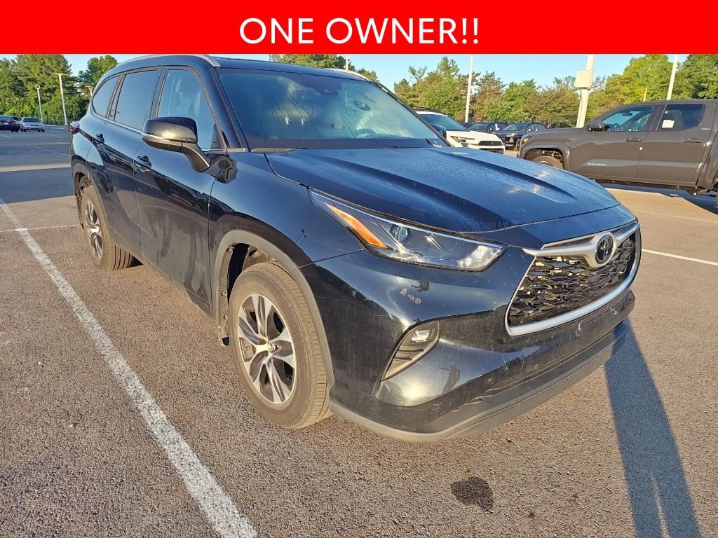 Used 2023 Toyota Highlander XLE AWD/4WD image 3