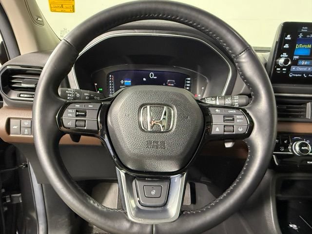 Used 2025 Honda Pilot Elite image 18