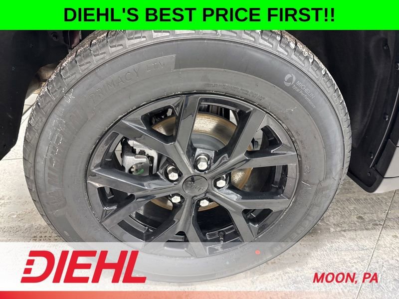 New 2026 Jeep Grand Cherokee Altitude image 8