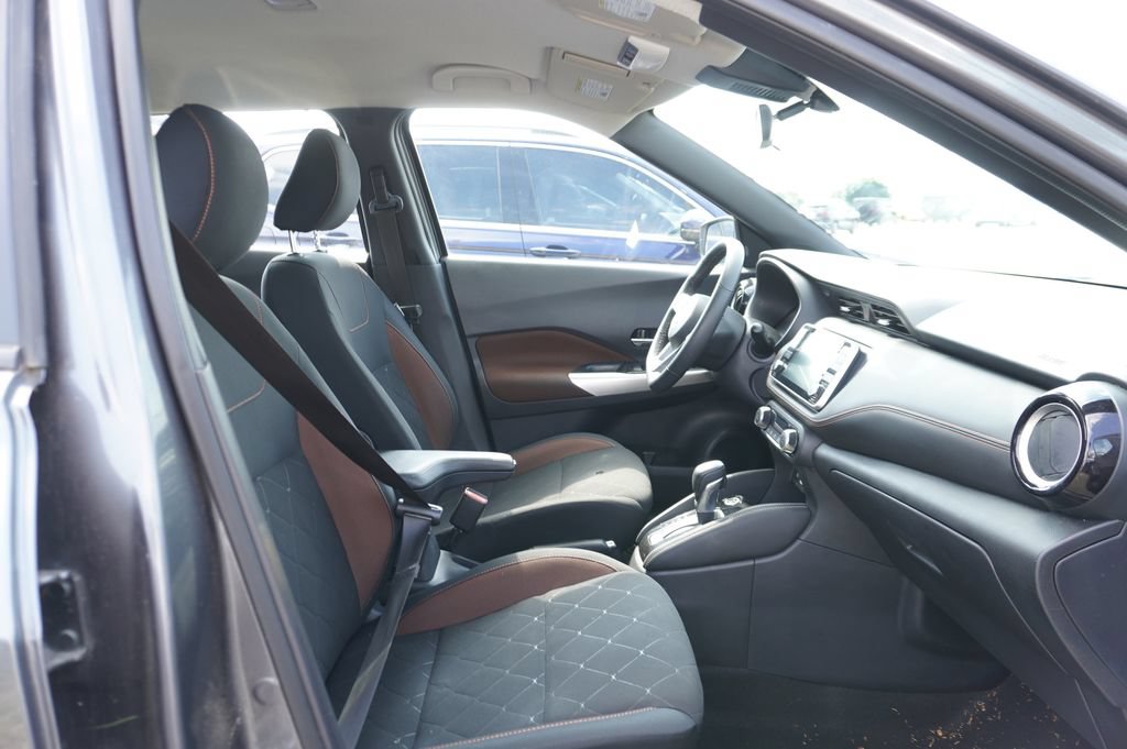 Used 2020 Nissan Kicks SR FWD image 9