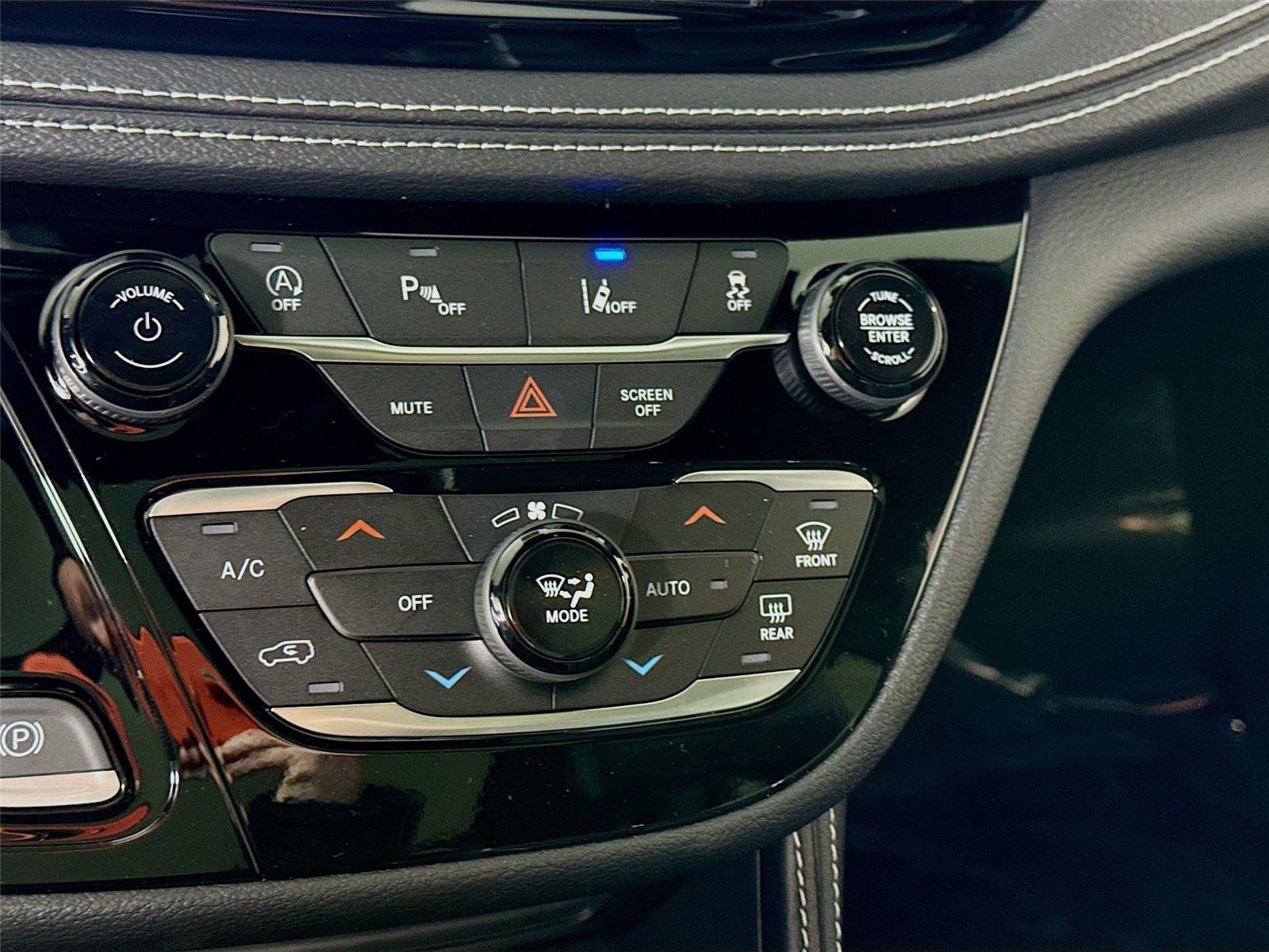 New 2026 Chrysler Pacifica Limited w/ Trailer Tow Group image 11