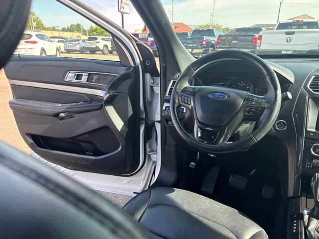 Used 2018 Ford Explorer XLT w/ Equipment Group 202A AWD/4WD image 19
