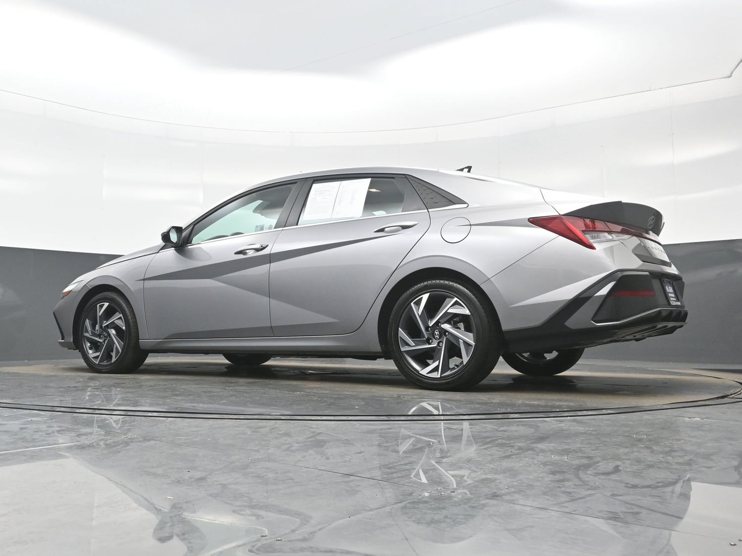 Used 2025 Hyundai Elantra Limited FWD image 28