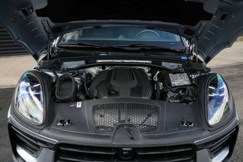 Certified 2026 Porsche Macan AWD/4WD image 10