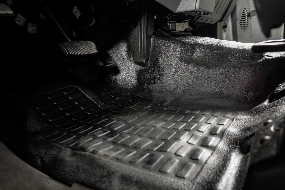 Used 2012 Ford F550 2WD Regular Cab Super Duty w/ Payload Upgrade Pkg image 20