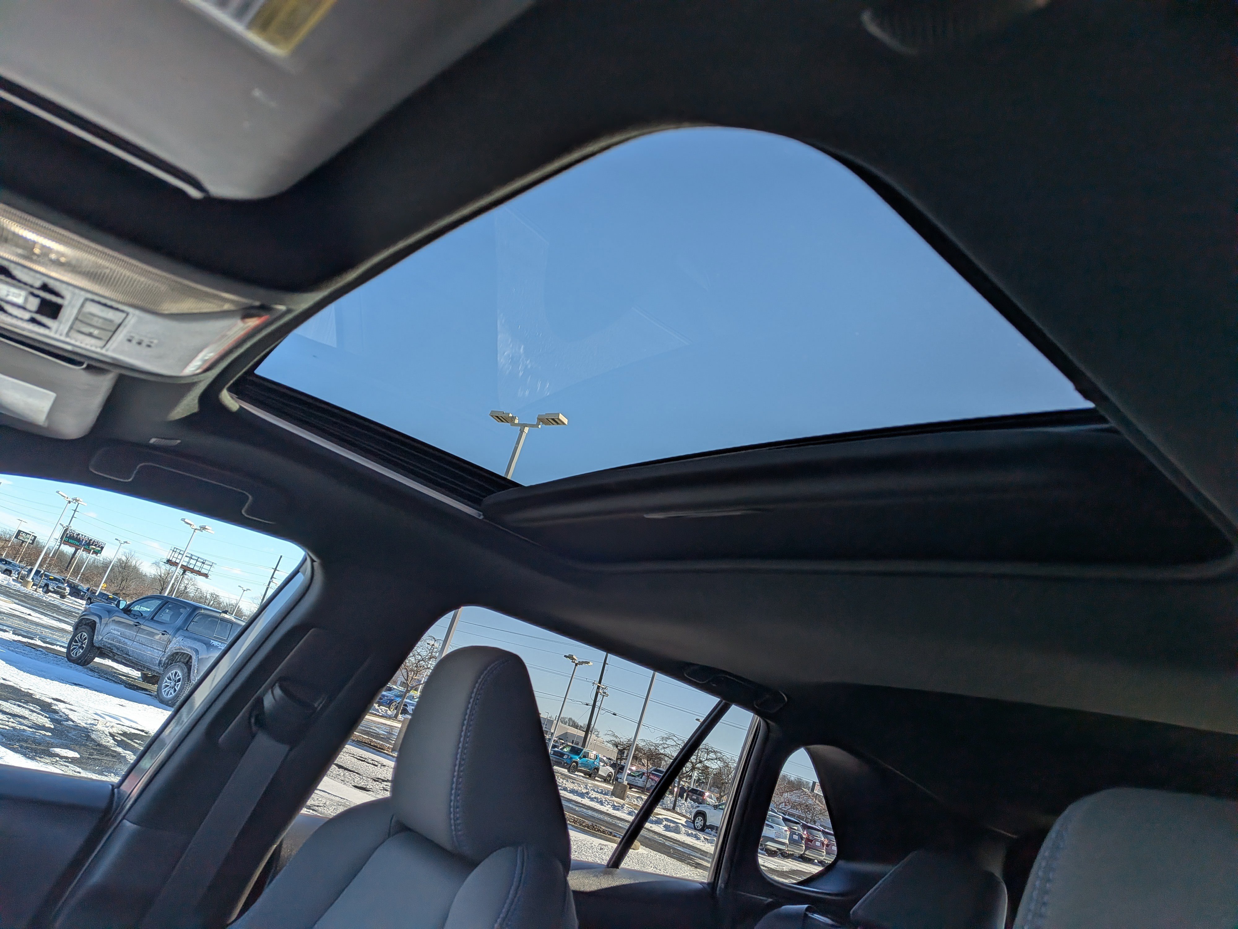 Used 2023 Toyota RAV4 SE image 18