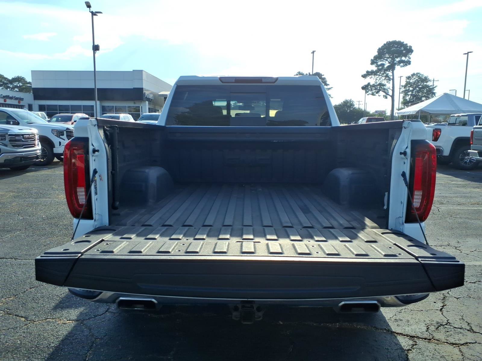 Used 2022 GMC Sierra 1500 SLT w/ SLT Premium Plus Package AWD/4WD image 7
