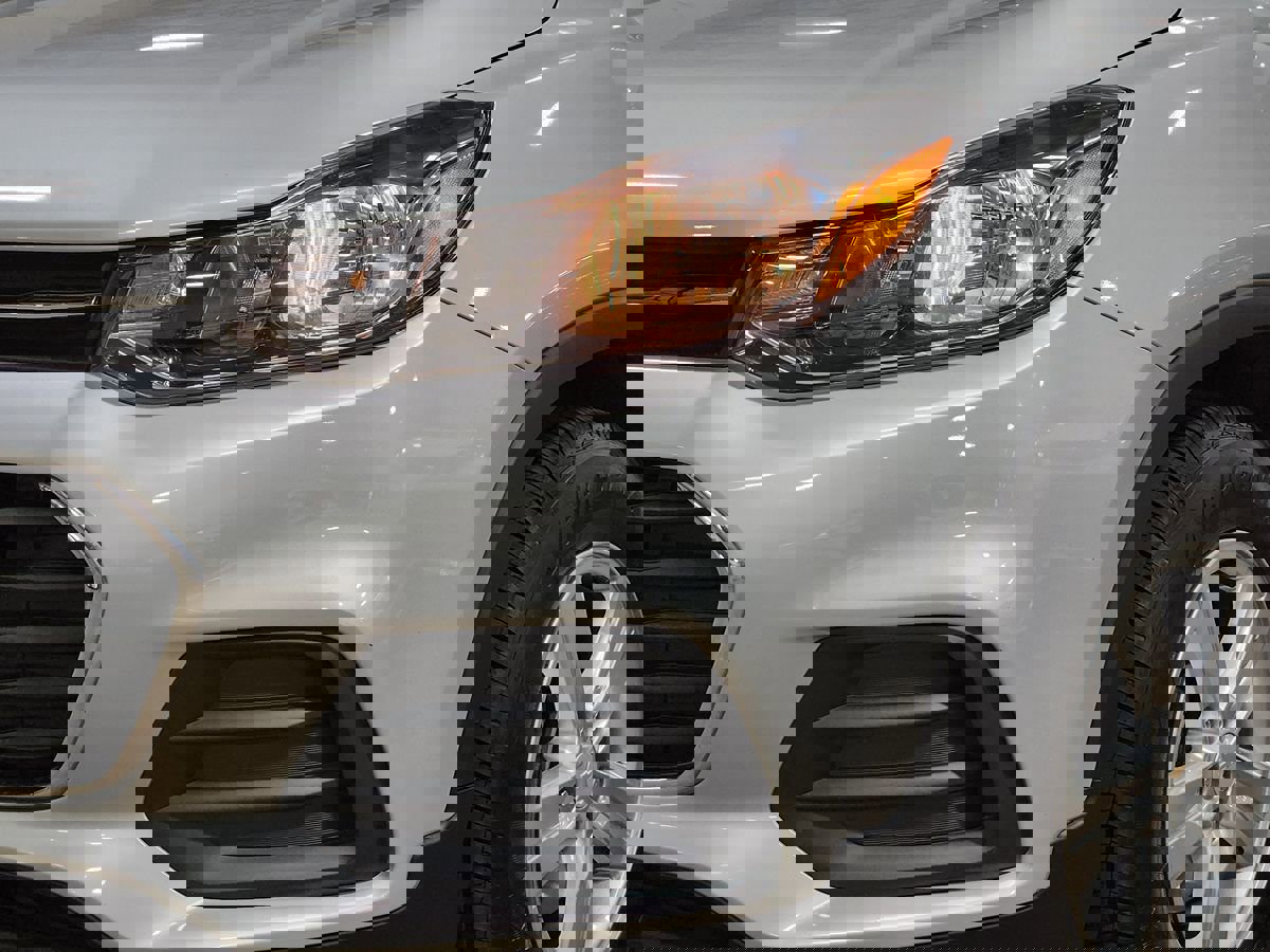 Used 2022 Chevrolet Trax LS w/ Tint and Cruise Package image 14