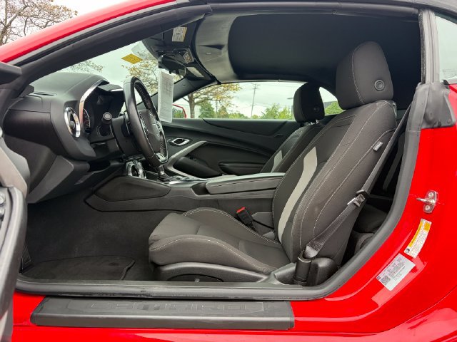 Used 2024 Chevrolet Camaro LT RWD image 7