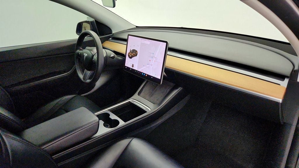 Used 2022 Tesla Model Y Long Range AWD/4WD image 30
