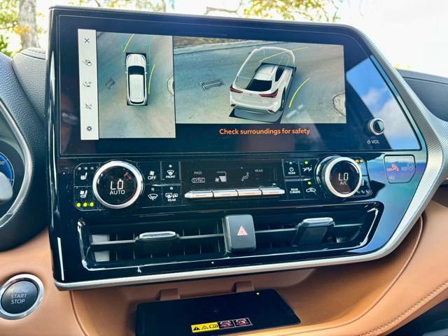 Used 2025 Toyota Highlander Platinum image 38