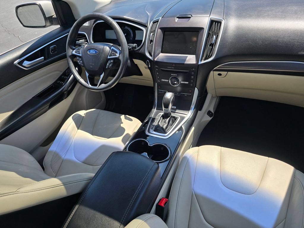 Used 2016 Ford Edge Titanium w/ Technology Package AWD/4WD image 17