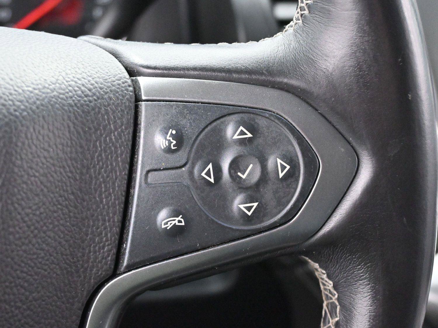 Used 2015 Chevrolet Suburban LT image 21