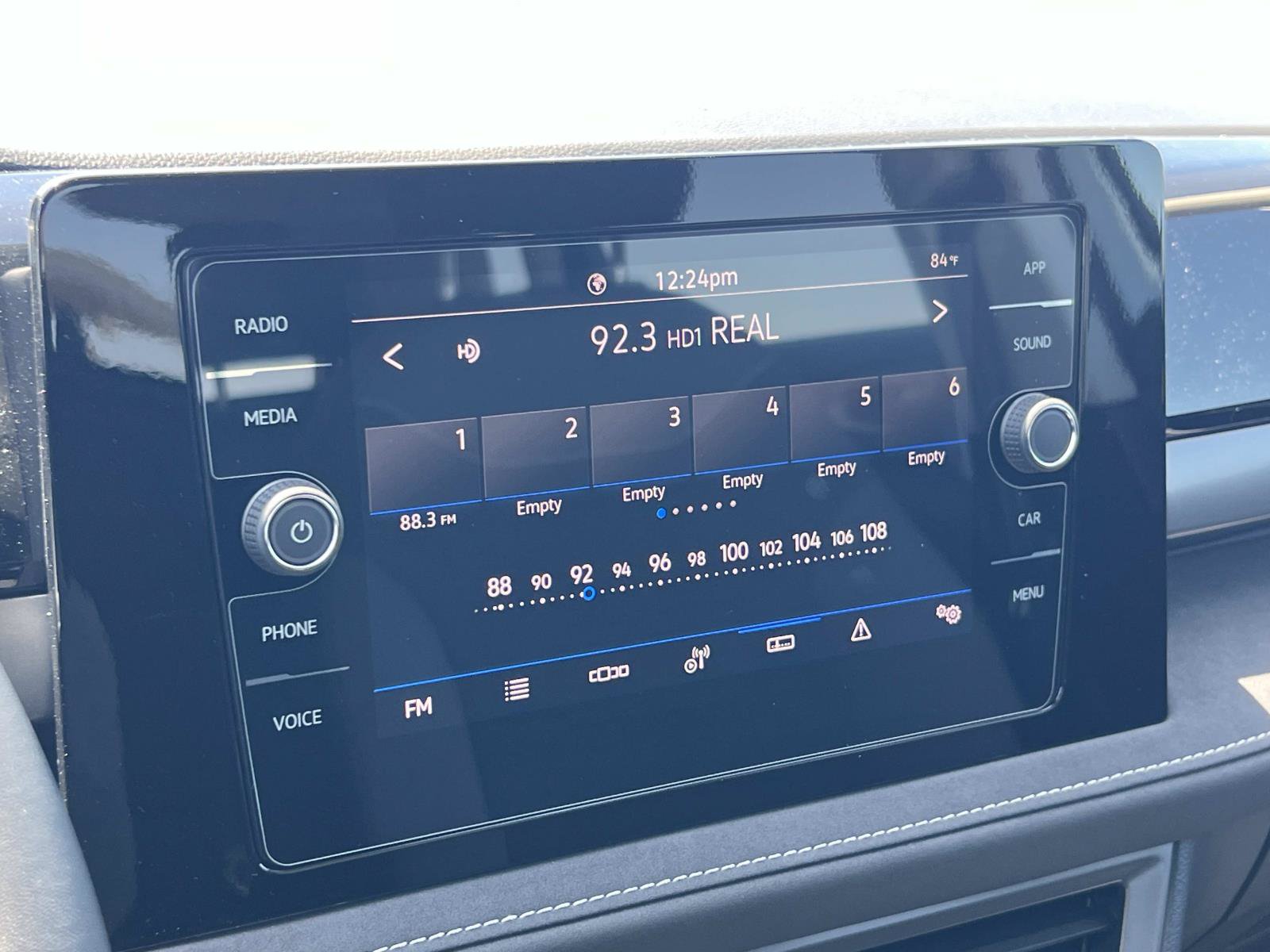 New 2026 Volkswagen Taos SE FWD image 13
