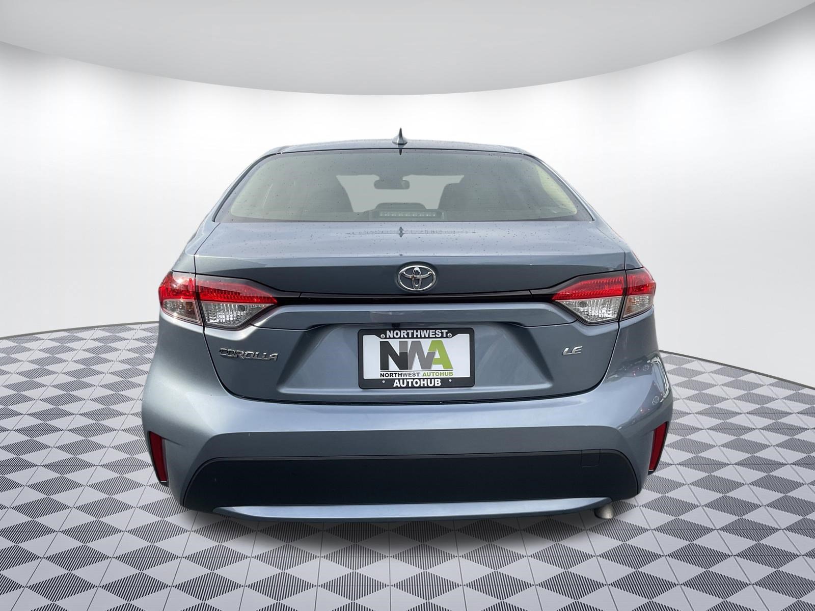 Used 2022 Toyota Corolla LE FWD image 4