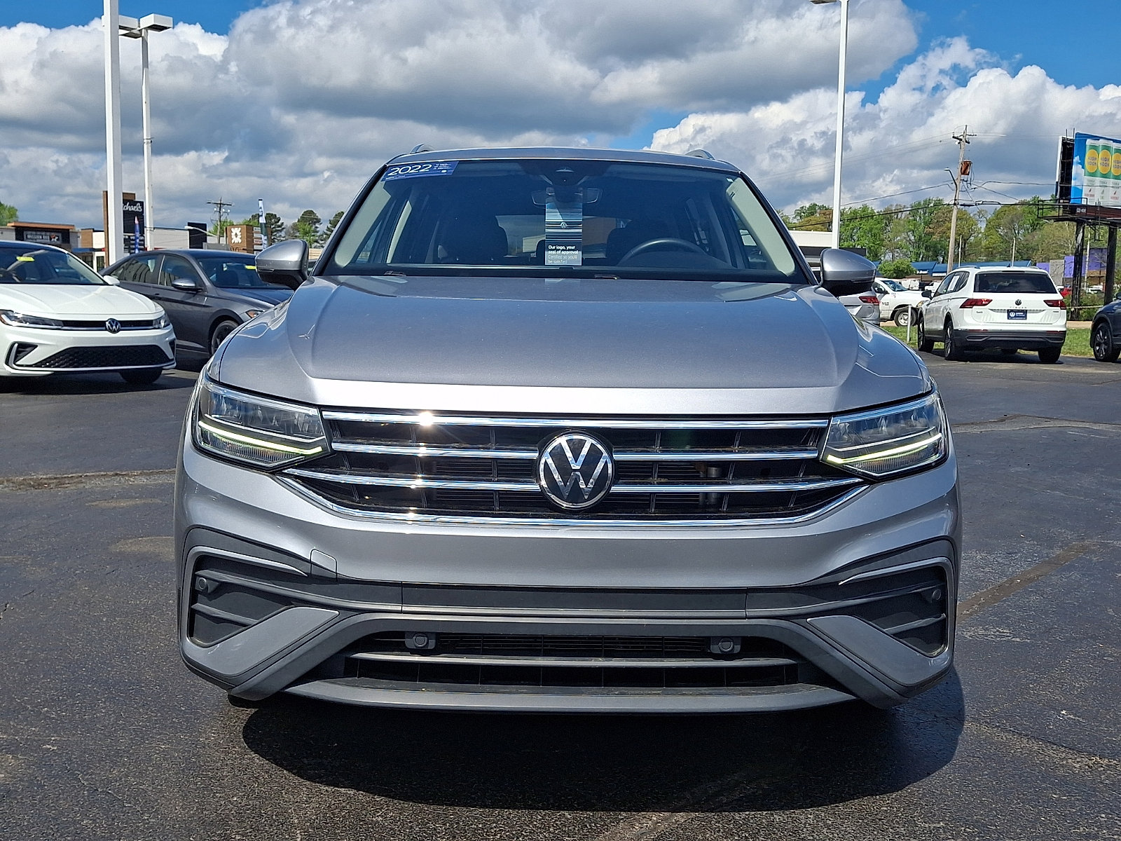 Certified 2022 Volkswagen Tiguan SE AWD/4WD image 2