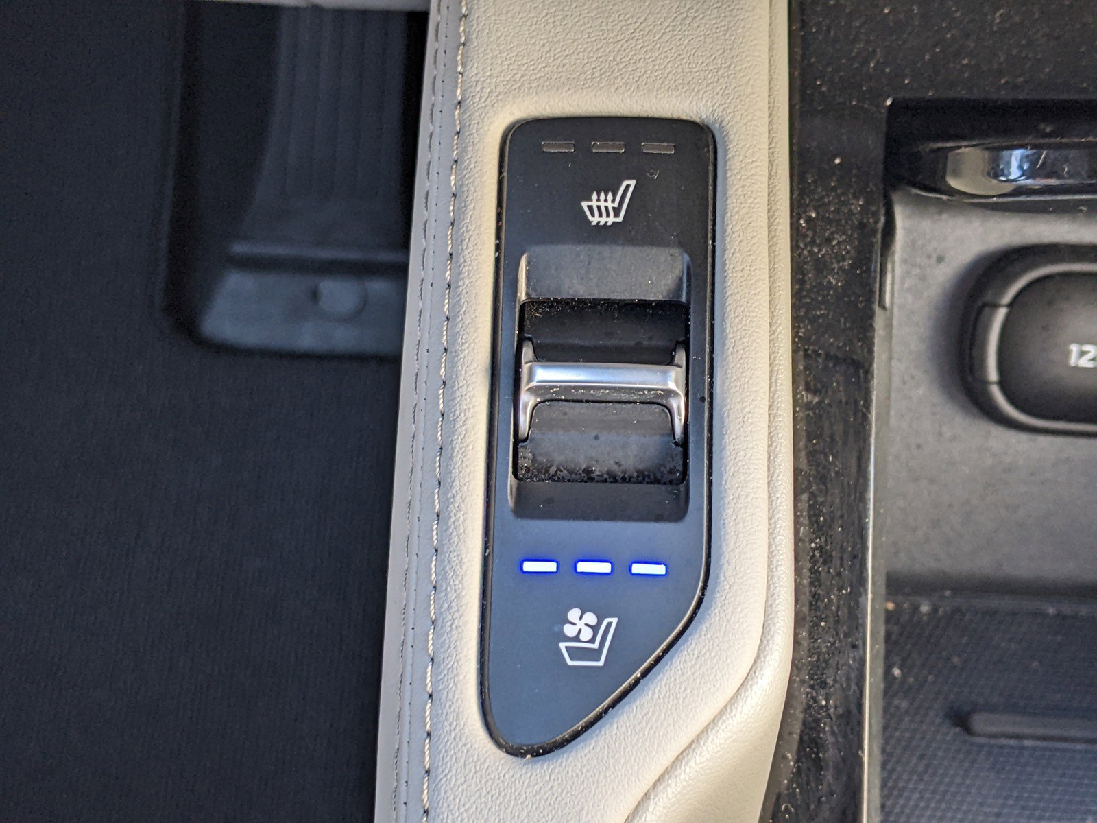 Certified 2022 Kia Telluride EX w/ EX Premium Package image 28