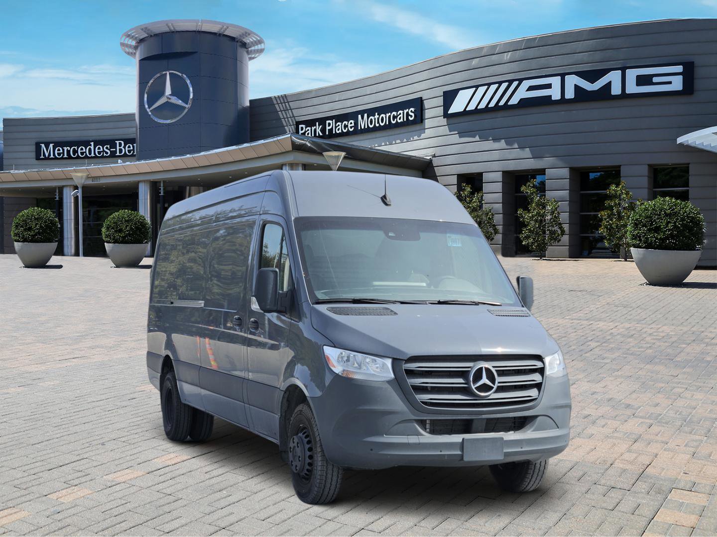 Used 2024 Mercedes-Benz Sprinter 3500 image 2