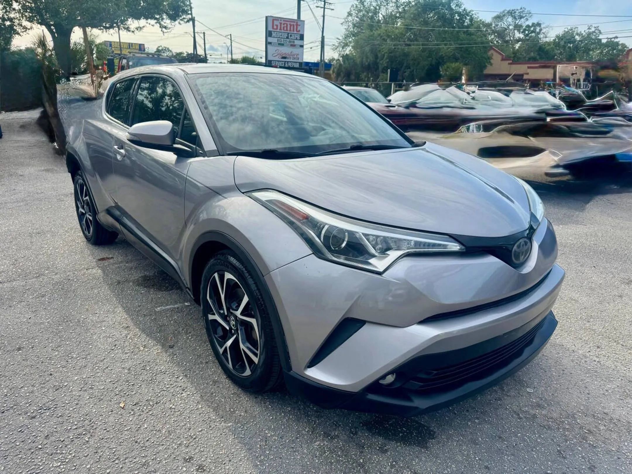 Used 2019 Toyota C-HR Limited FWD image 10