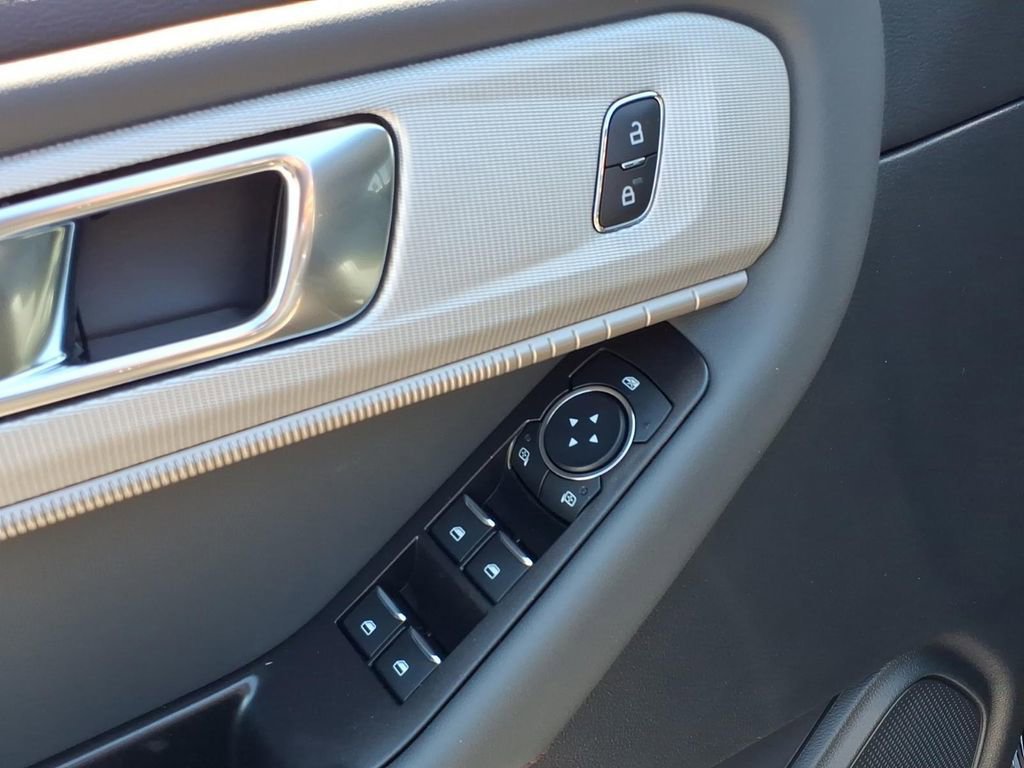 New 2026 Ford Explorer Active w/ Active Comfort Package image 17