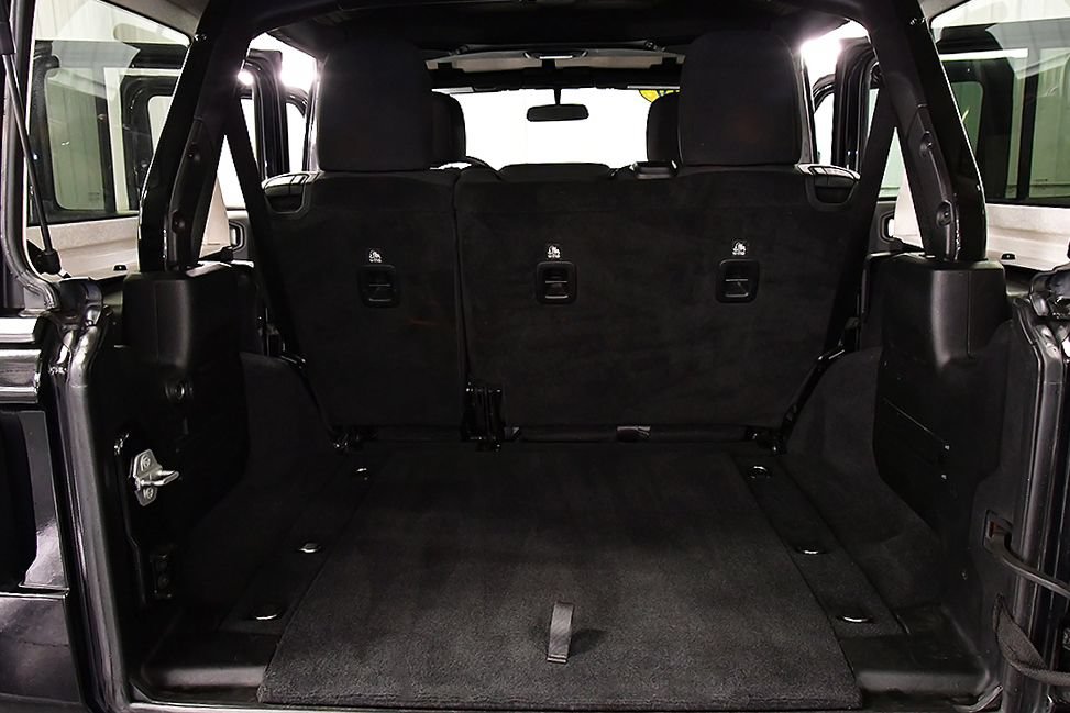 Used 2019 Jeep Wrangler Unlimited Sahara AWD/4WD image 27