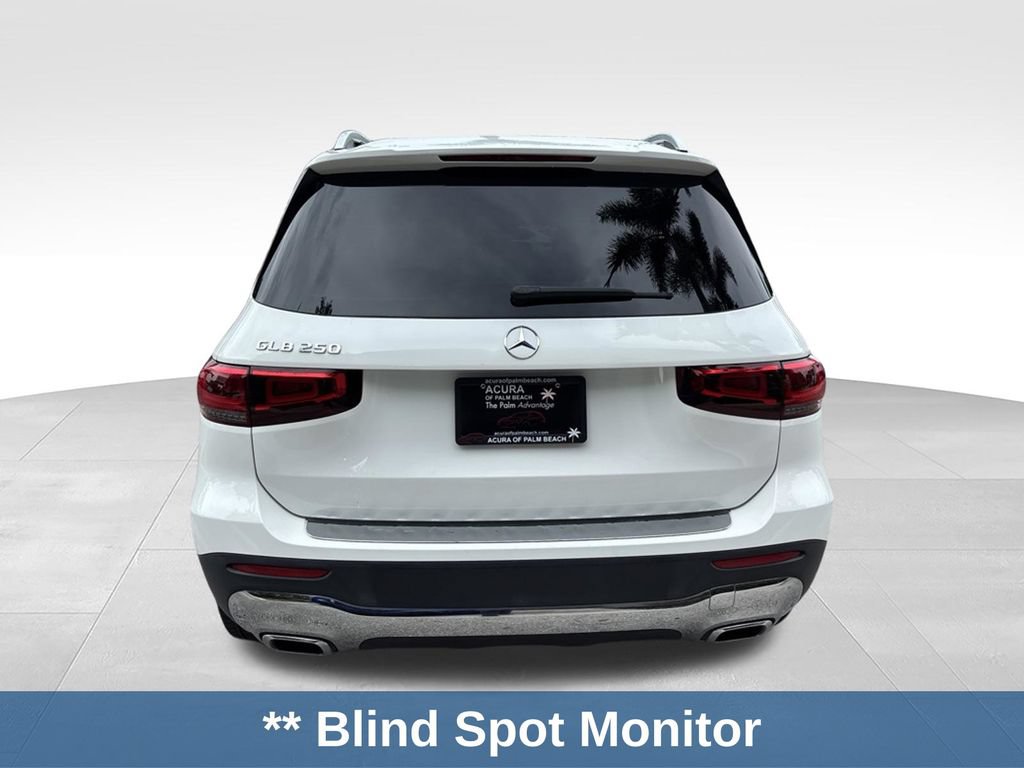 Used 2022 Mercedes-Benz GLB 250 w/ Premium Package Lite image 4