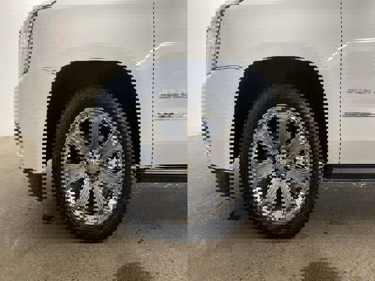 Used 2016 GMC Yukon Denali w/ Open Road Package image 11